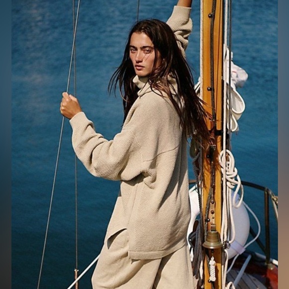 Free People Beach Hailee Turtleneck Sweater Oversized Oat Size XS SWEATER ONLY - Picture 2 of 8